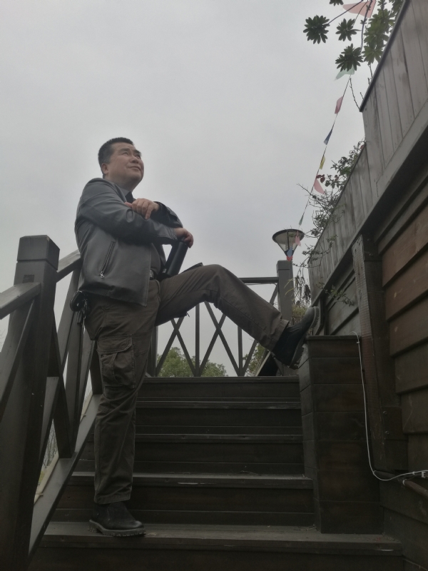 孤单背影的第一张照片--周宁相亲网