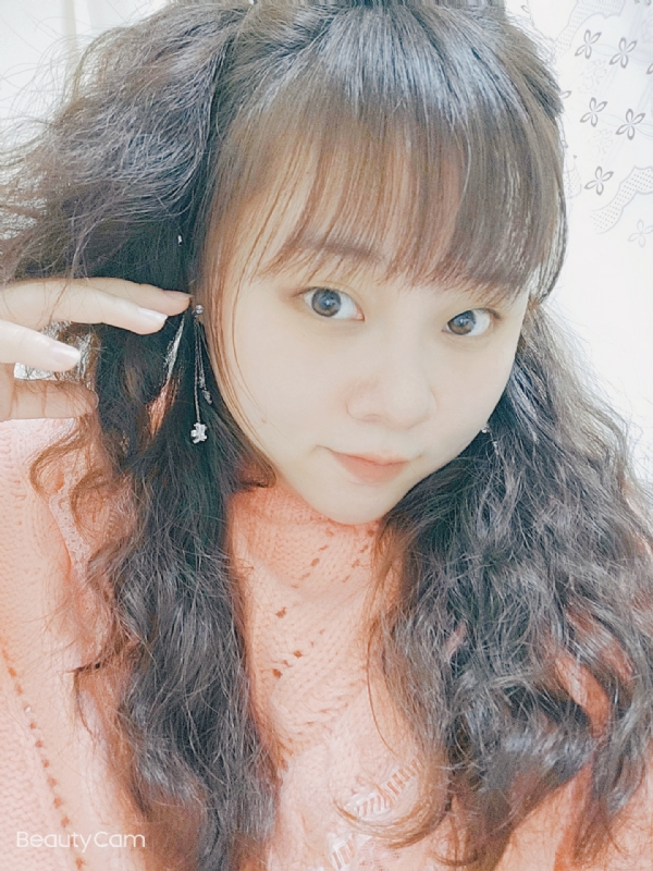 艾薇儿的第一张照片--周宁相亲网