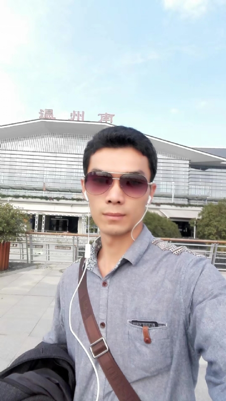 错把真心喂了狗的第三张照片--周宁相亲网